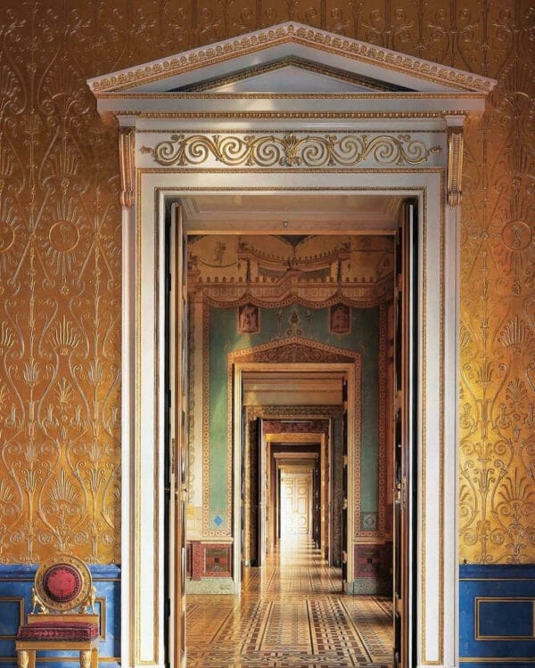 Interior inspiration courtesy of @schloesserverwaltung.bayern