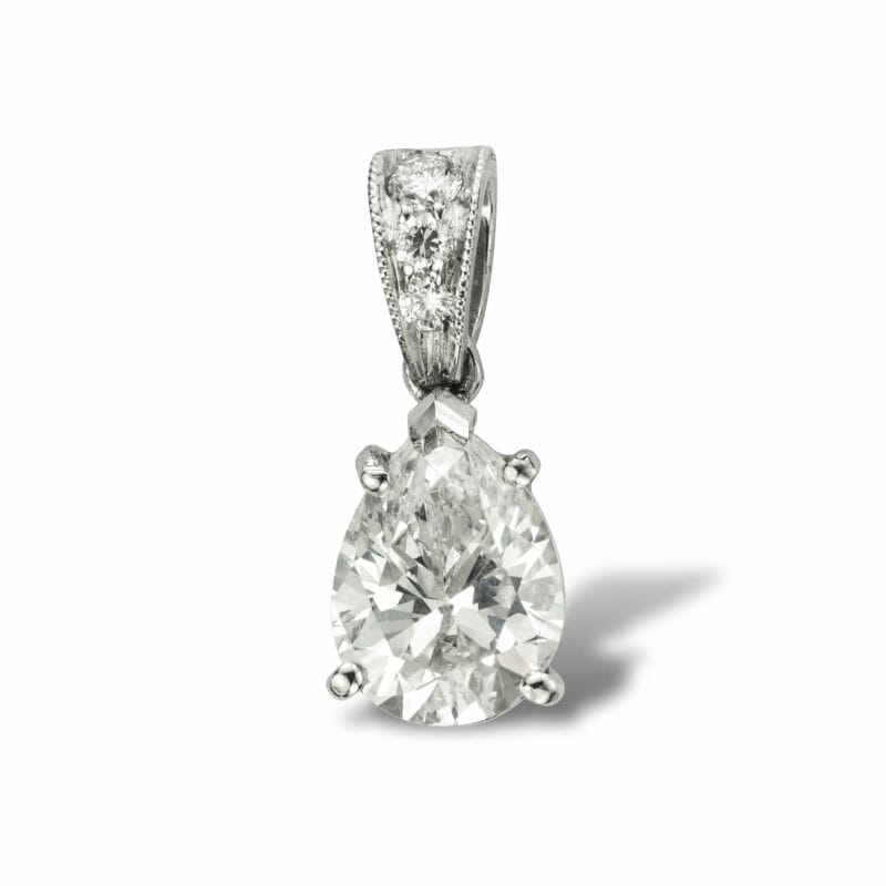 A Pear-shaped Diamond Pendant