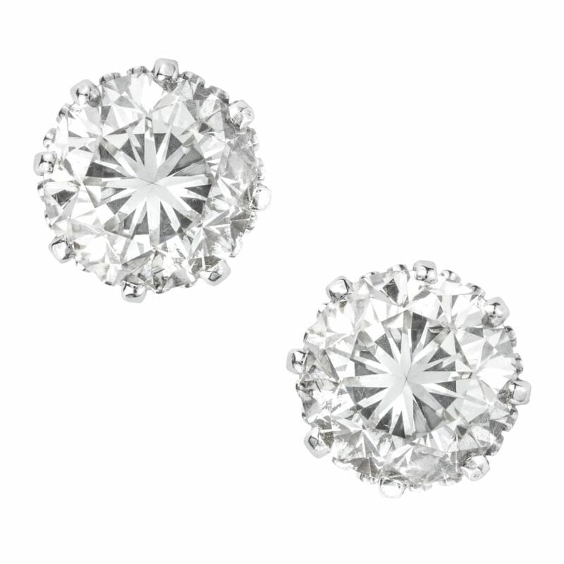 A Pair Of Round Brilliant-cut Diamond Stud Earrings