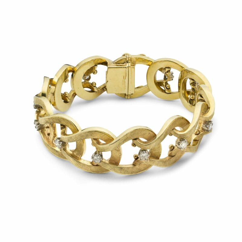 A Gold Bracelet With Horse Shoe Shaped Links