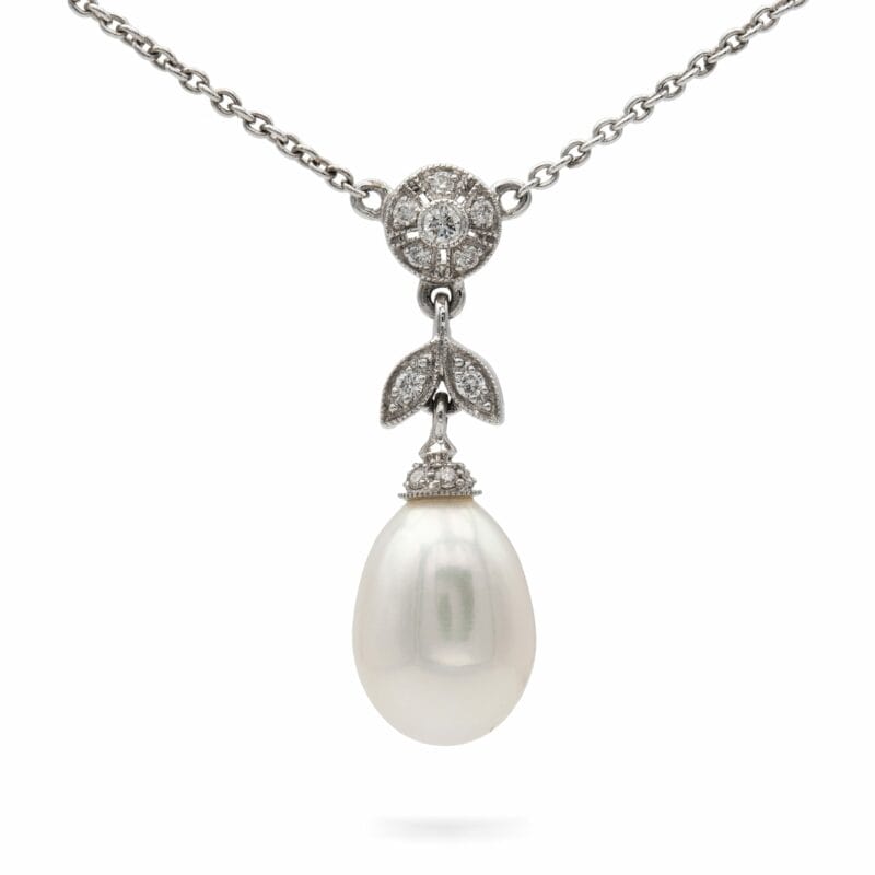 A Pearl And Diamond Pendant/necklace