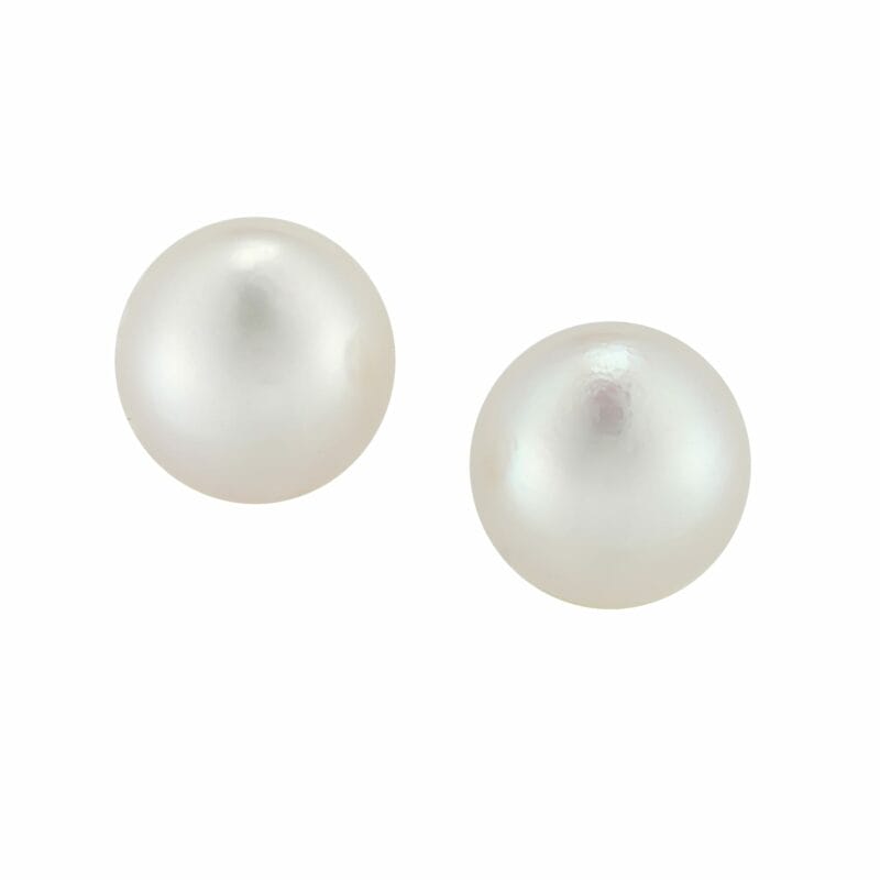 A pair of cultured 9mm pearl stud earrings