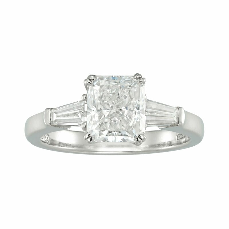 A rectangular brilliant-cut diamond ring