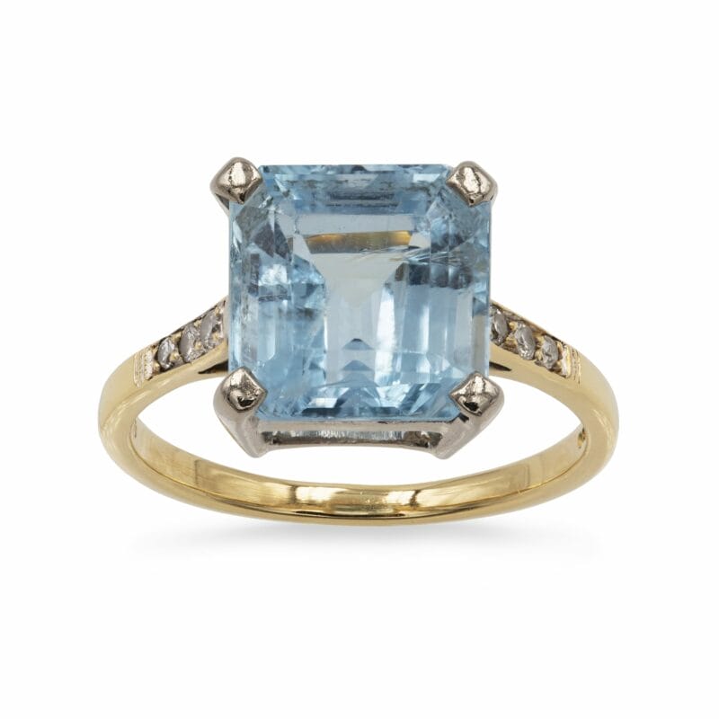 A Single Stone Aquamarine And Diamond Ring