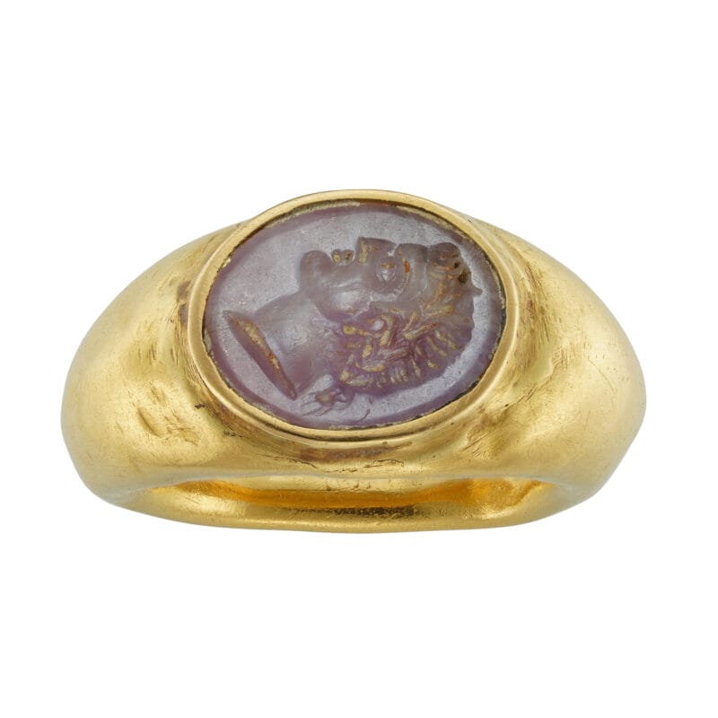 A Roman intaglio gold hardstone ring
