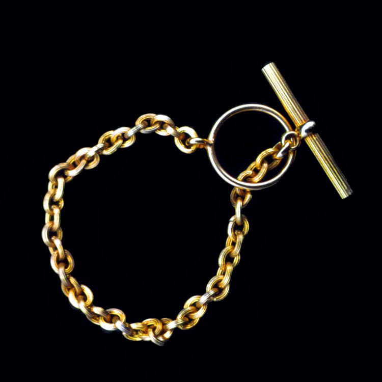 A Ribbed Gold Chain Bracelet With T-bar