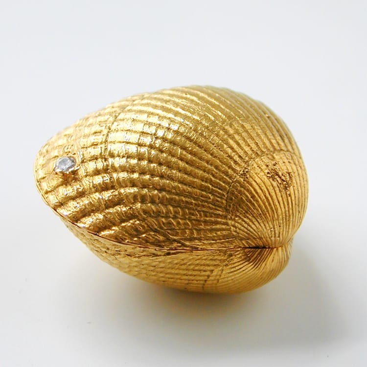 An Ornamental French Yellow Gold Shell Box
