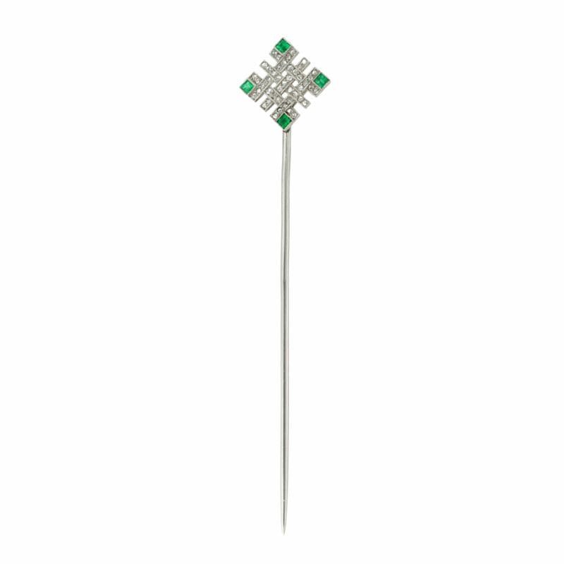 An Edwardian diamond and emerald stick-pin