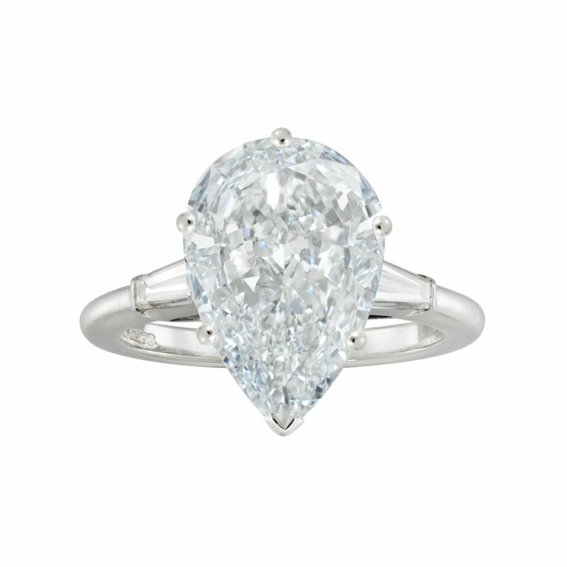 A Pear-shape Solitaire Diamond Ring