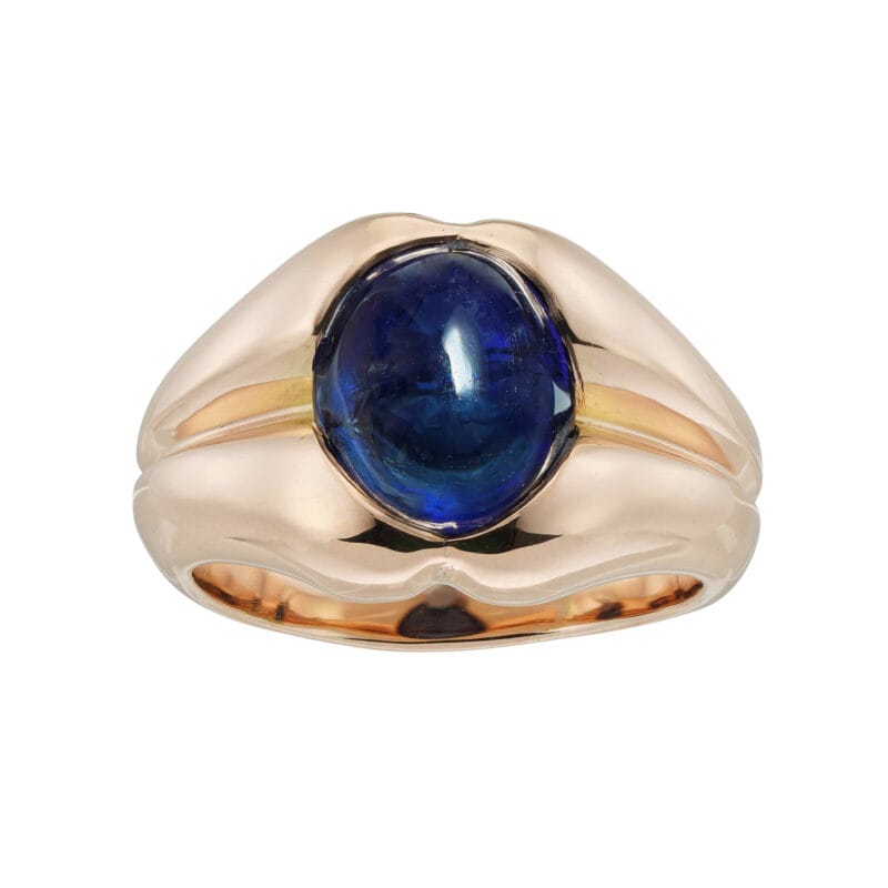 An early 20th century cabochon sapphire ring