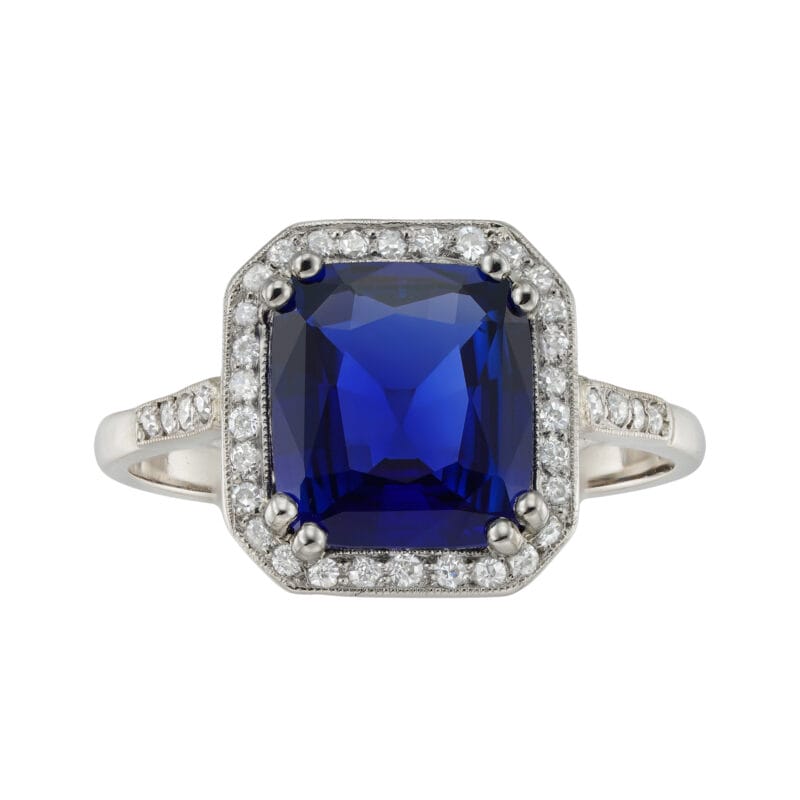 An Edwardian sapphire and diamond cluster ring